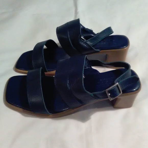 Tribeca  Studio women's sandals size 7 1/2M - Picture 3 of 5